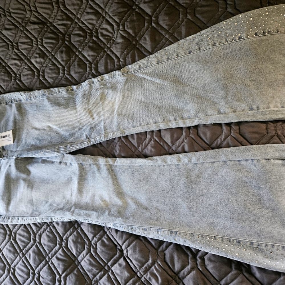 Judy Blue Mid Rise Simpson Rhinestone Flare Regulars Size 7/28
